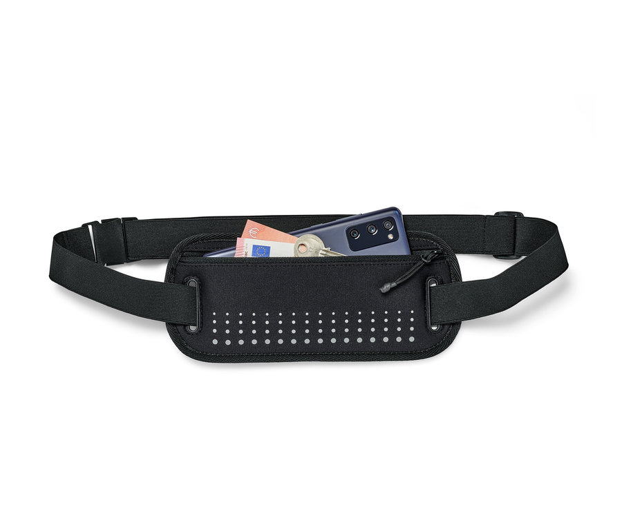 İçinde akıllı telefon, banknot ve anahtar bulunan akıllı telefon koşu kemeri.