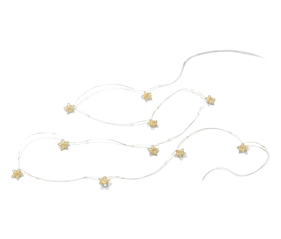 Beyaz bir arka plan üzerinde yıldız şeklinde LED ışık zinciri.