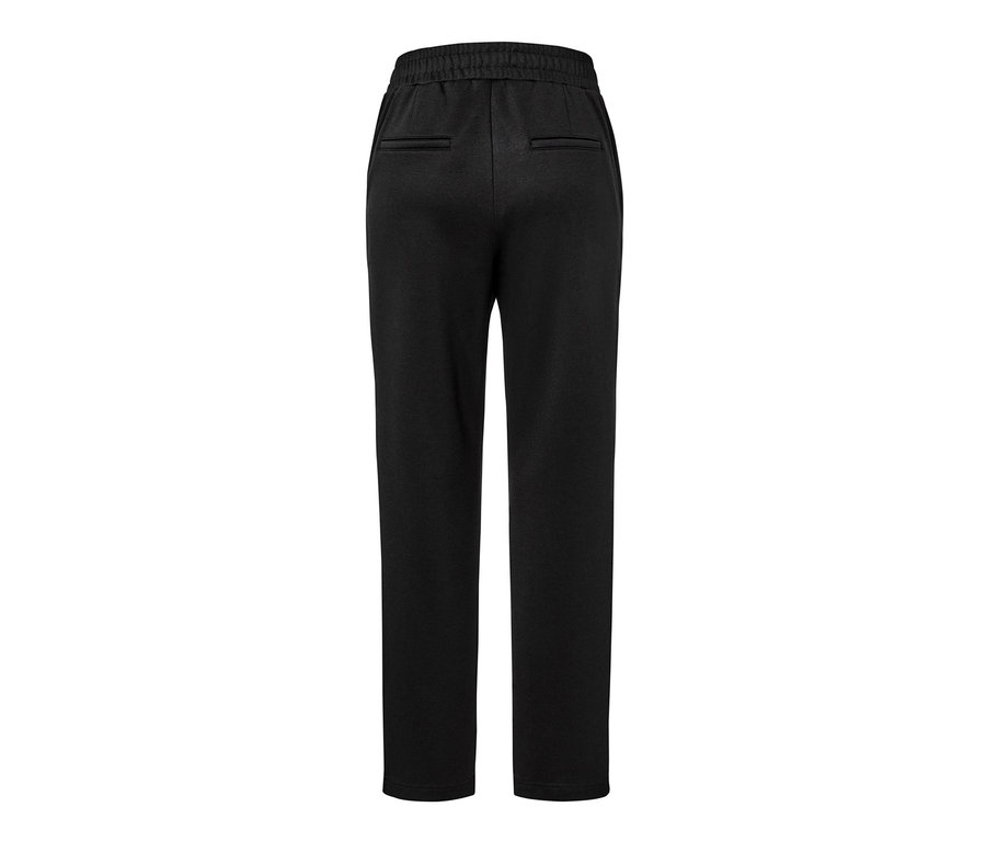 Siyah jogger pantolonun arka detay görünümü.