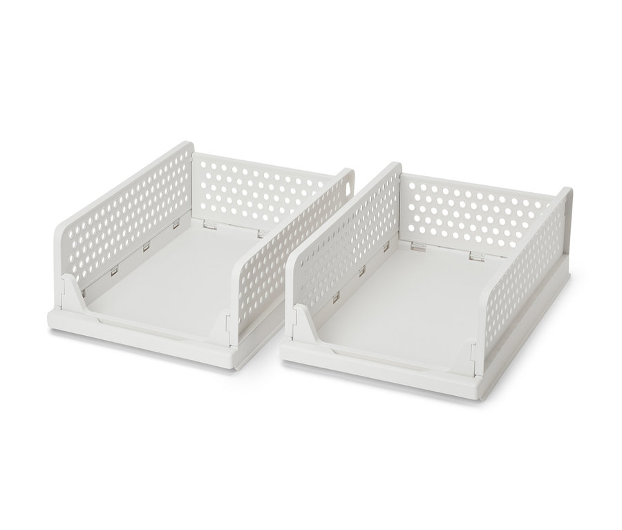 Beyaz renkte iki adet istiflenebilir katlanır kutu.