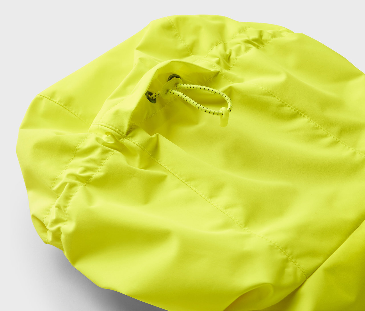 İpli, sarı bir ceketin detayı.