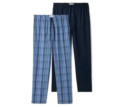 Yan yana duran iki adet uzun pijama altı, biri mavi kareli, diğeri lacivert.