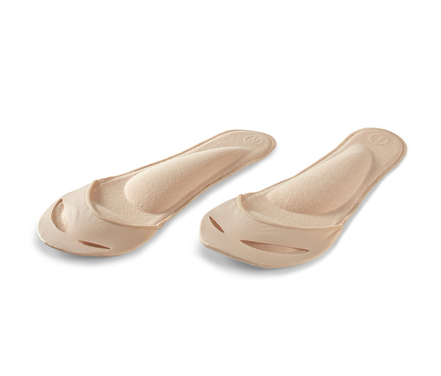 Beyaz bir arka plan üzerinde duran, ayak yataklı, bej rengi, 1 çift tabanlık.