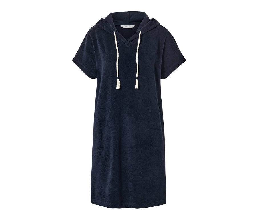 Kapüşonlu ve kısa kollu mavi havlu kumaş plaj elbisesi.