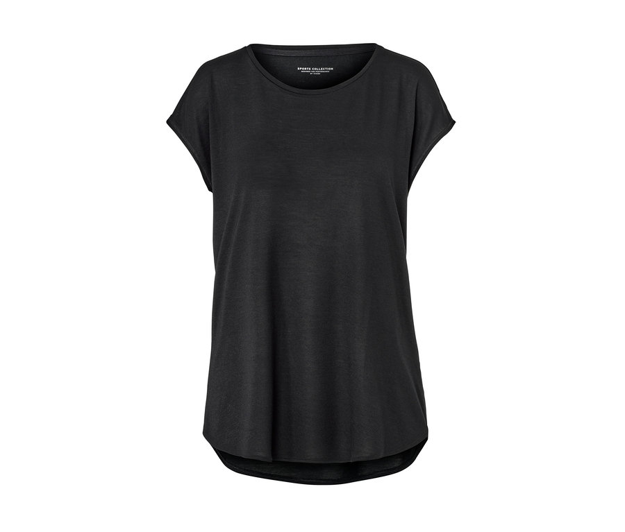 Siyah spor tişörtü.