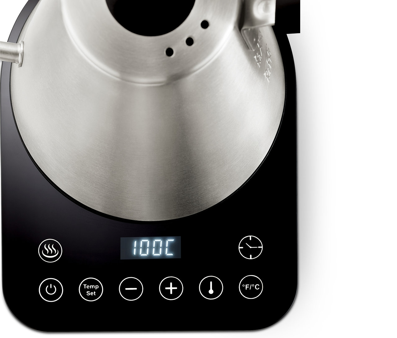 Elektrikli su ısıtıcısının yakın çekimi. Su ısıtıcısı siyah bir tabana ve sıcaklığı gösteren dijital bir ekrana sahiptir..