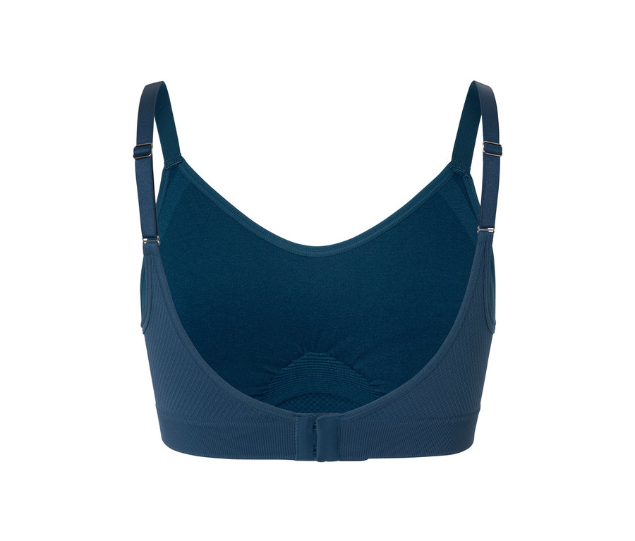 2'li setten mavi dikişsiz spor sütyenin yakın çekimi.