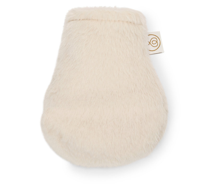 Beyaz bir arka planda duran Mini Sıcak Su Torbası.