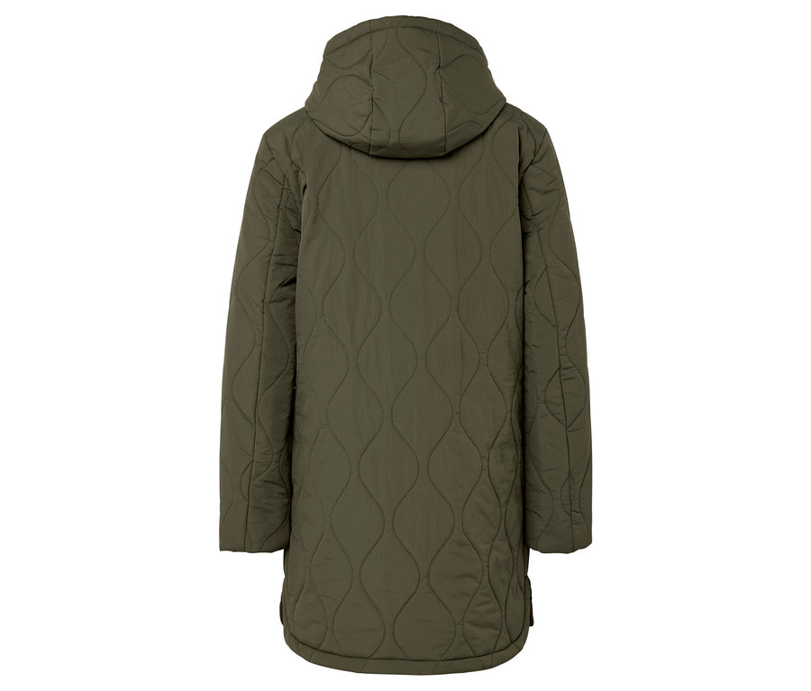 Kapüşonlu zeytin yeşili kapitone bir ceketin arka görünümü.
