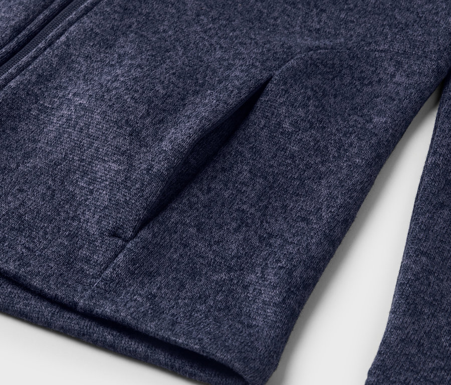 Da.Strickfleece-Jacke, koyu mavi renkli kadın örgü polar ceketinin yakın çekim görüntüsü.