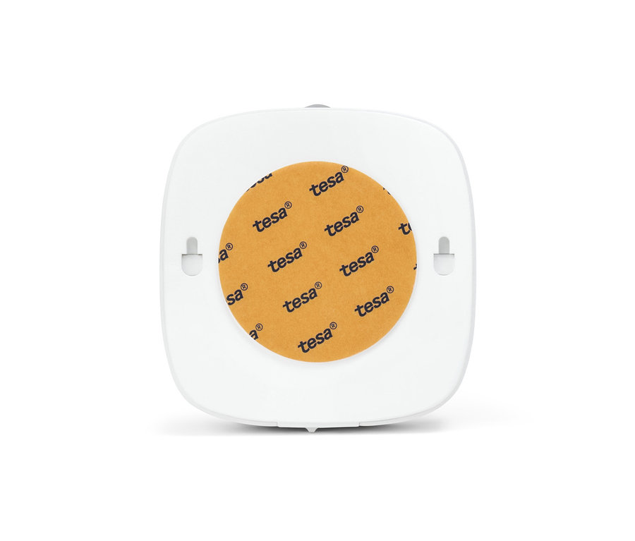 Turuncu yapışkanlı yüzeye sahip beyaz, 2 Adet Çok Fonksiyonlu LED Lamba'nın yakın çekim detayı.