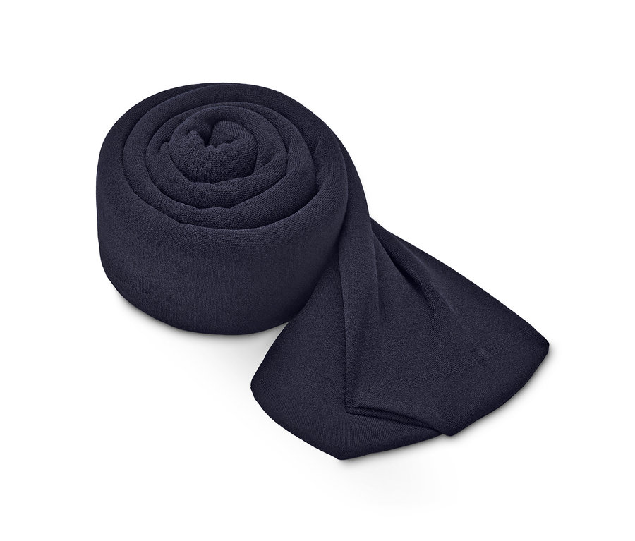 Rulo yapılmış, mavi termal külotlu çorap.