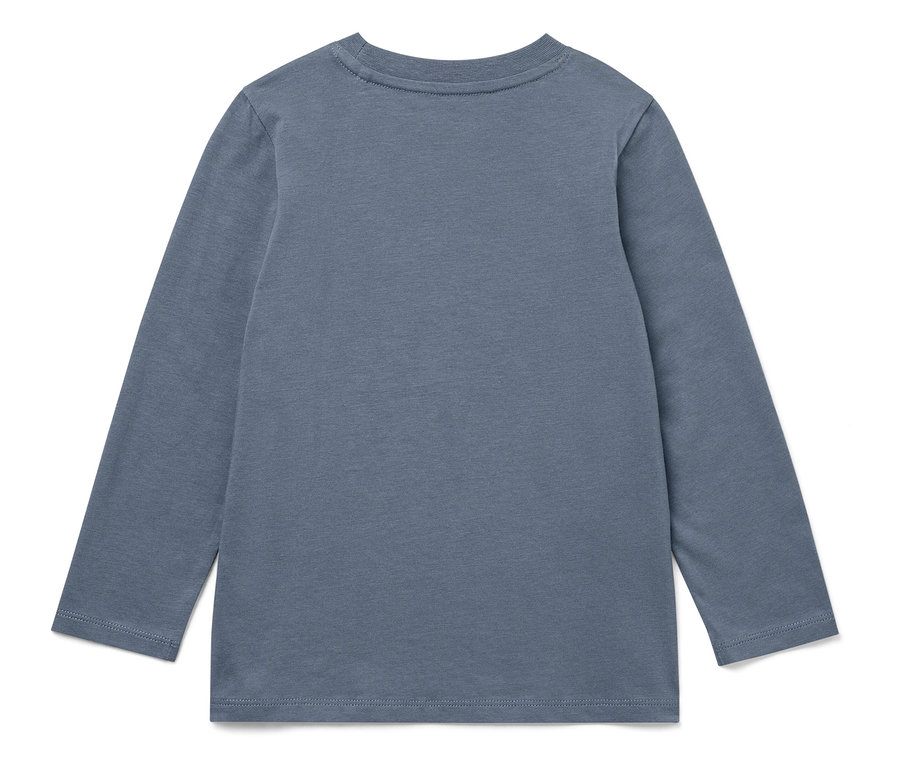 Mavi uzun kollu bir tişört düz bir şekilde duruyor.