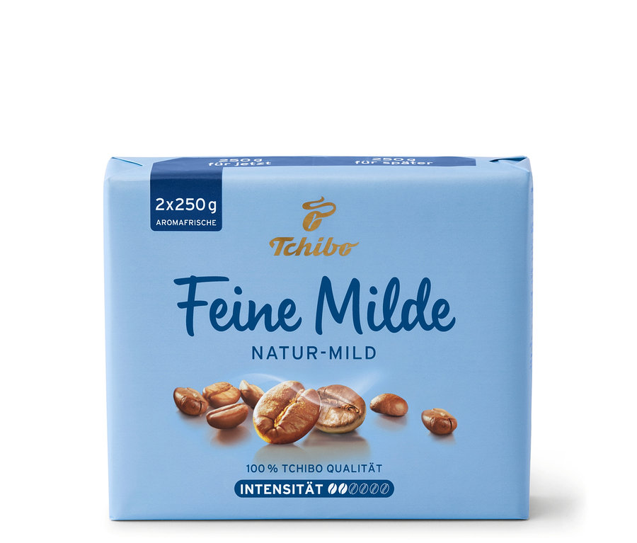 Bir paket Tchibo Feine Milde öğütülmüş kahve, 2x250g. Ambalaj üzerinde kahve çekirdekleri resimleri bulunur.