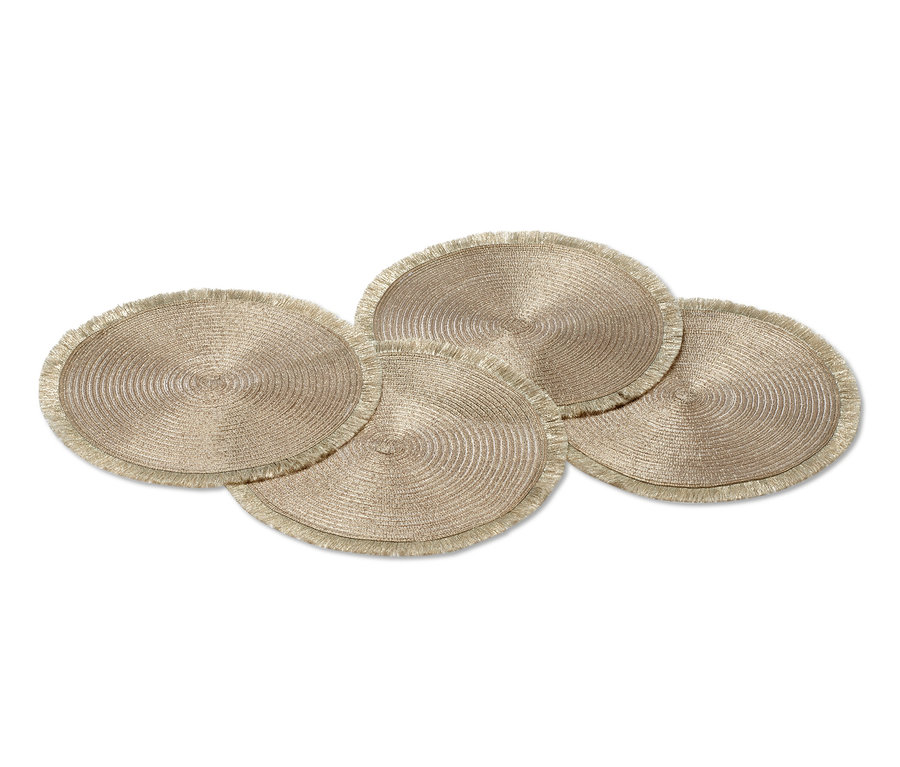 Dört adet altın rengi Amerikan servisi.