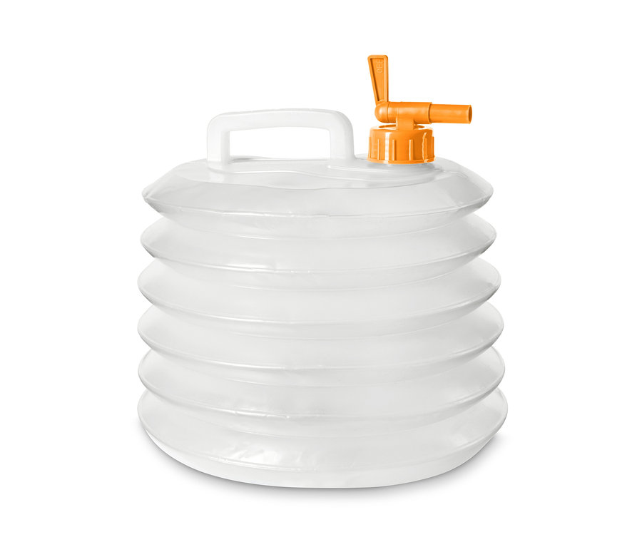 Turuncu musluğu olan, yaklaşık 10 litrelik boş, katlanabilir su bidonu.