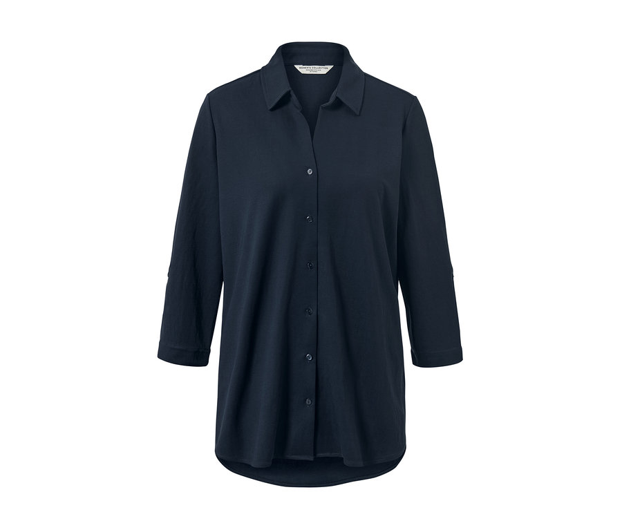 Yakalı ve üç çeyrek kollu, koyu mavi pike jarse gömlek.