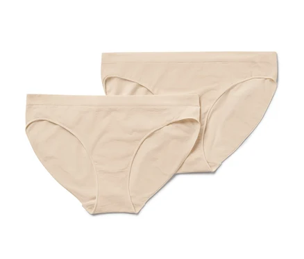İki adet krem rengi dikişsiz slip külot.