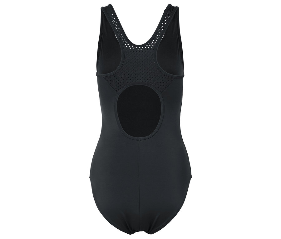 Sırtında yuvarlak kesik ve askılarında file detayları olan siyah tek parça mayonun yakından görünümü.