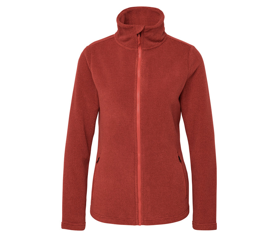 Ortasında fermuarı olan turuncu polar ceket.