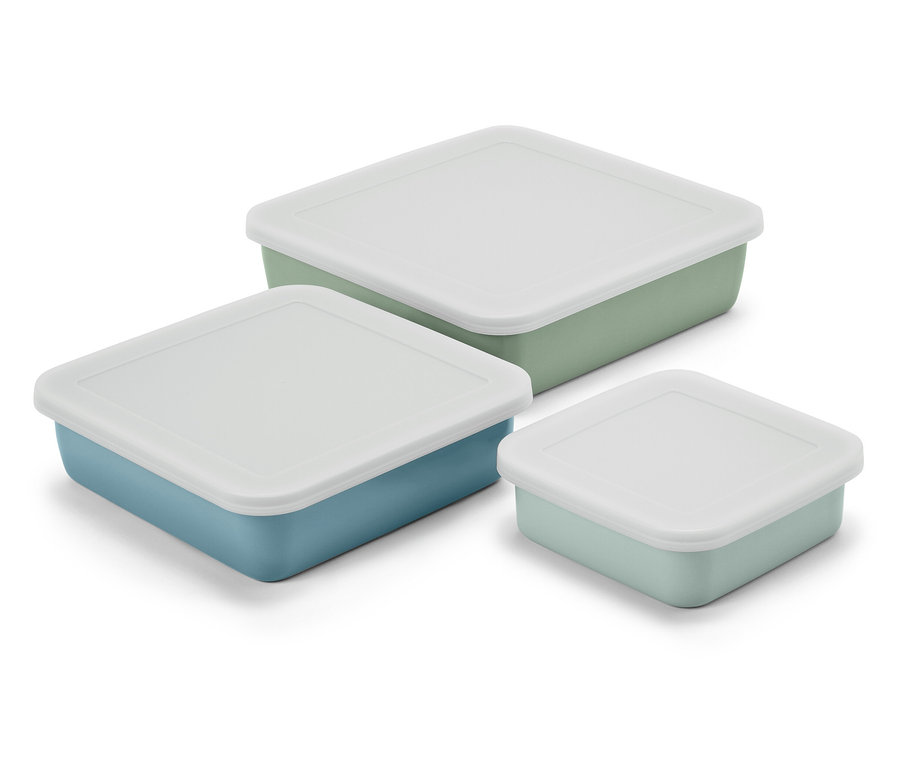 Beyaz kapaklı, üç renkli, kare şeklinde kaplar.