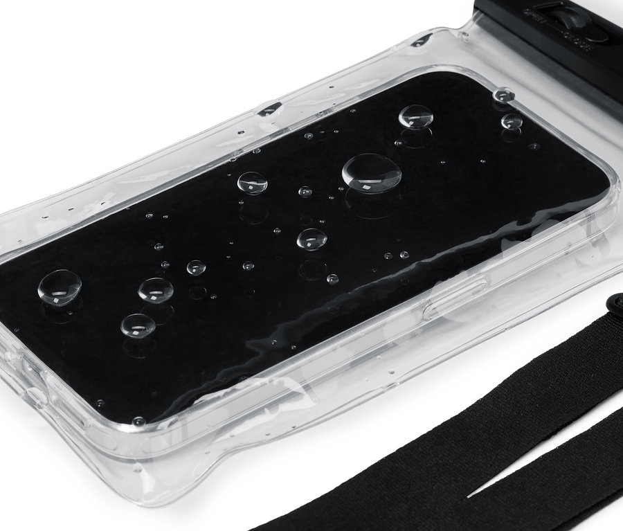 Su damlaları olan su geçirmez kılıf içinde siyah akıllı telefon