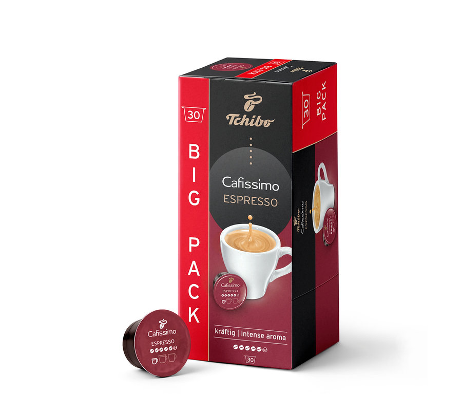 Beyaz bir fincan espresso gösteren, 30 kapsüllük kırmızı-siyah Espresso Intense Aroma paketi, tek bir koyu kırmızı espresso kapsülünün yanında duruyor.