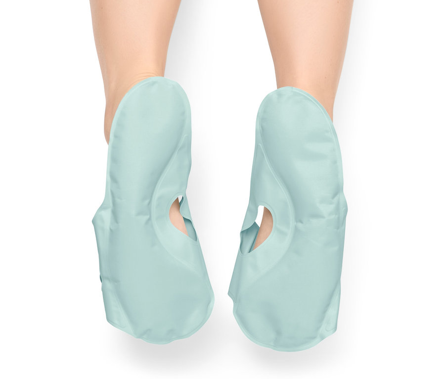 Rahatlatıcı tabanlıklar içindeki ayaklar.