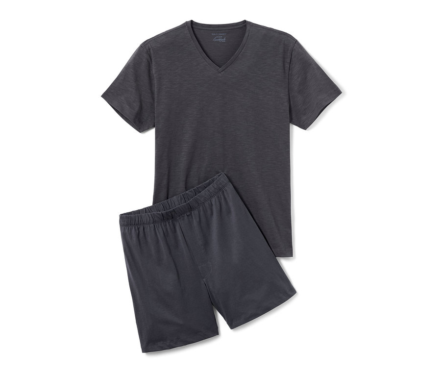 Antrasit rengi, kısa kollu ve V yakalı şortlu pijama beyaz bir zeminde duruyor.