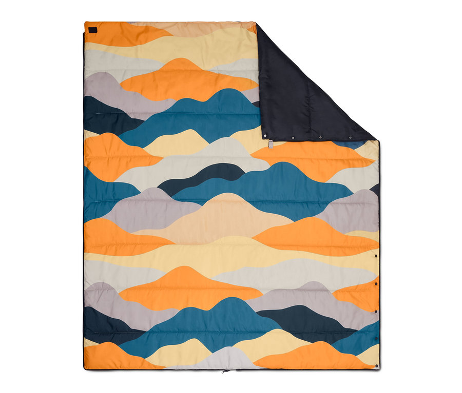 Serilmiş, renkli dağ desenli ve lacivert astarlı 4'ü 1 Arada Yorgan Uyku Tulumu