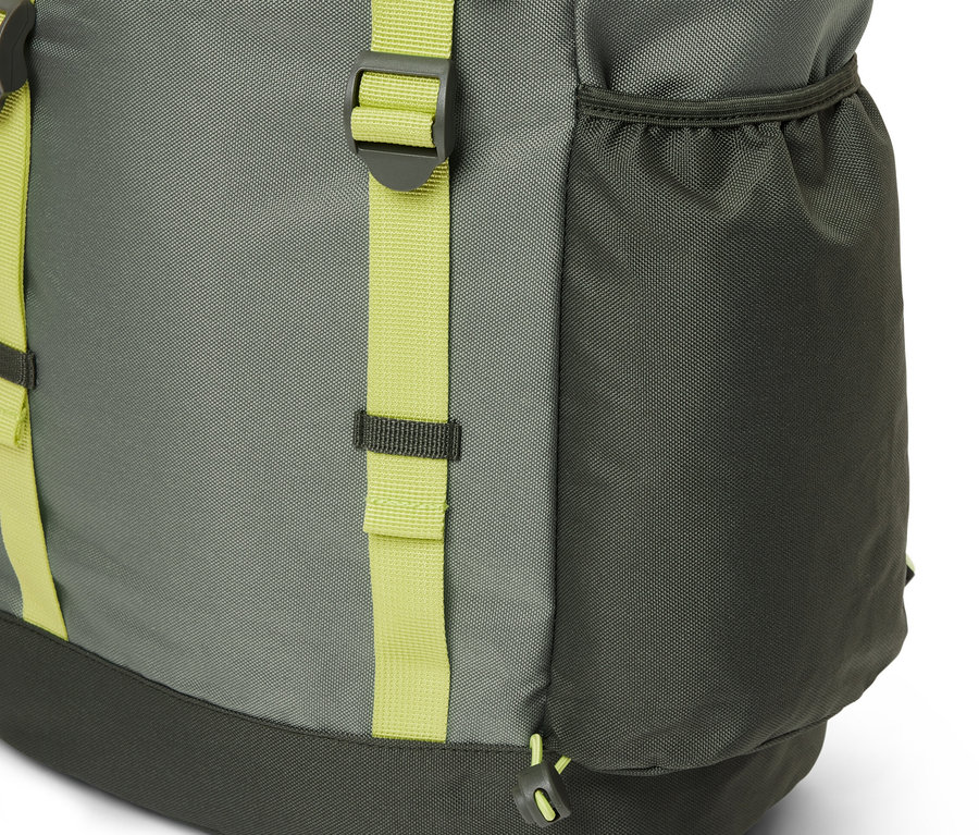 Bir outdoor sırt çantasının detayı. 