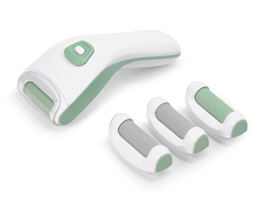 Beyaz ve yeşil renklerde elektrikli ayak törpüsü ve üç adet yedek başlığı.