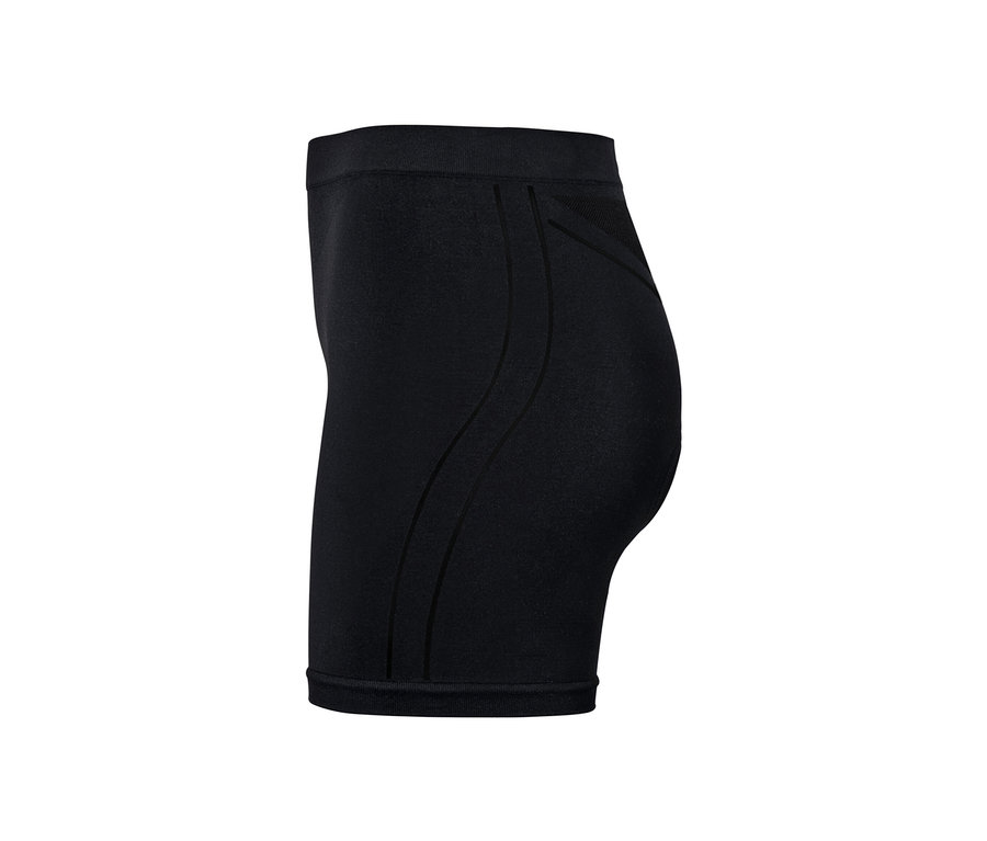 Beyaz arka plan üzerinde siyah bisiklet şortu.