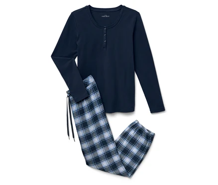 Lacivert uzun kollu pijama ve ekose pantolon.