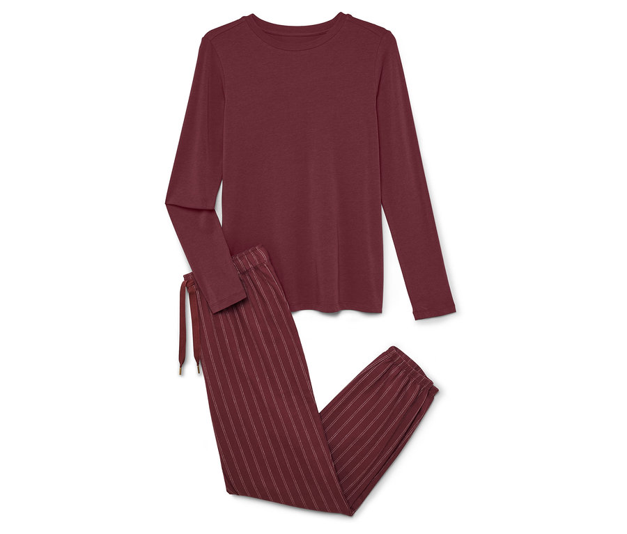 Bordo uzun kollu pijama ve çizgili pantolon beyaz bir zeminde duruyor.