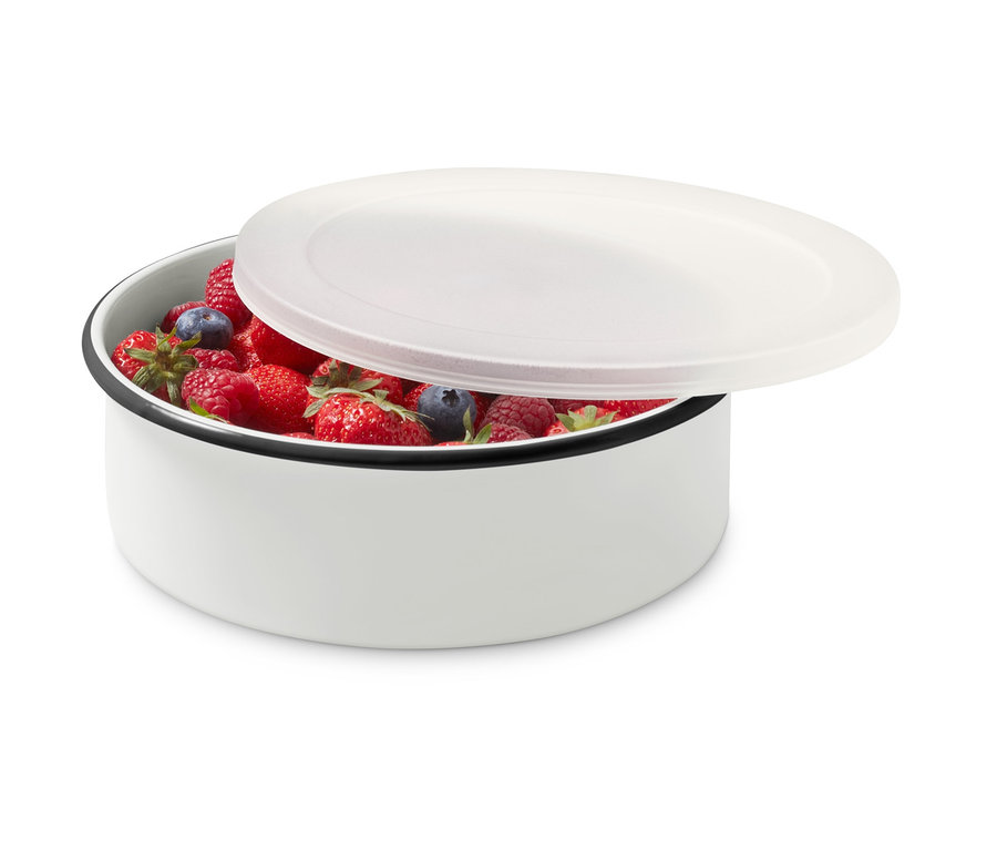 Emaye fırın kabı, meyveler ve kapak ile birlikte.