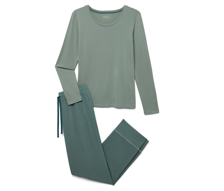 Uzun kollu, desenli pantolonlu yeşil pijama.