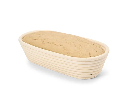 Ekmek, rattan mayalama sepetinde.