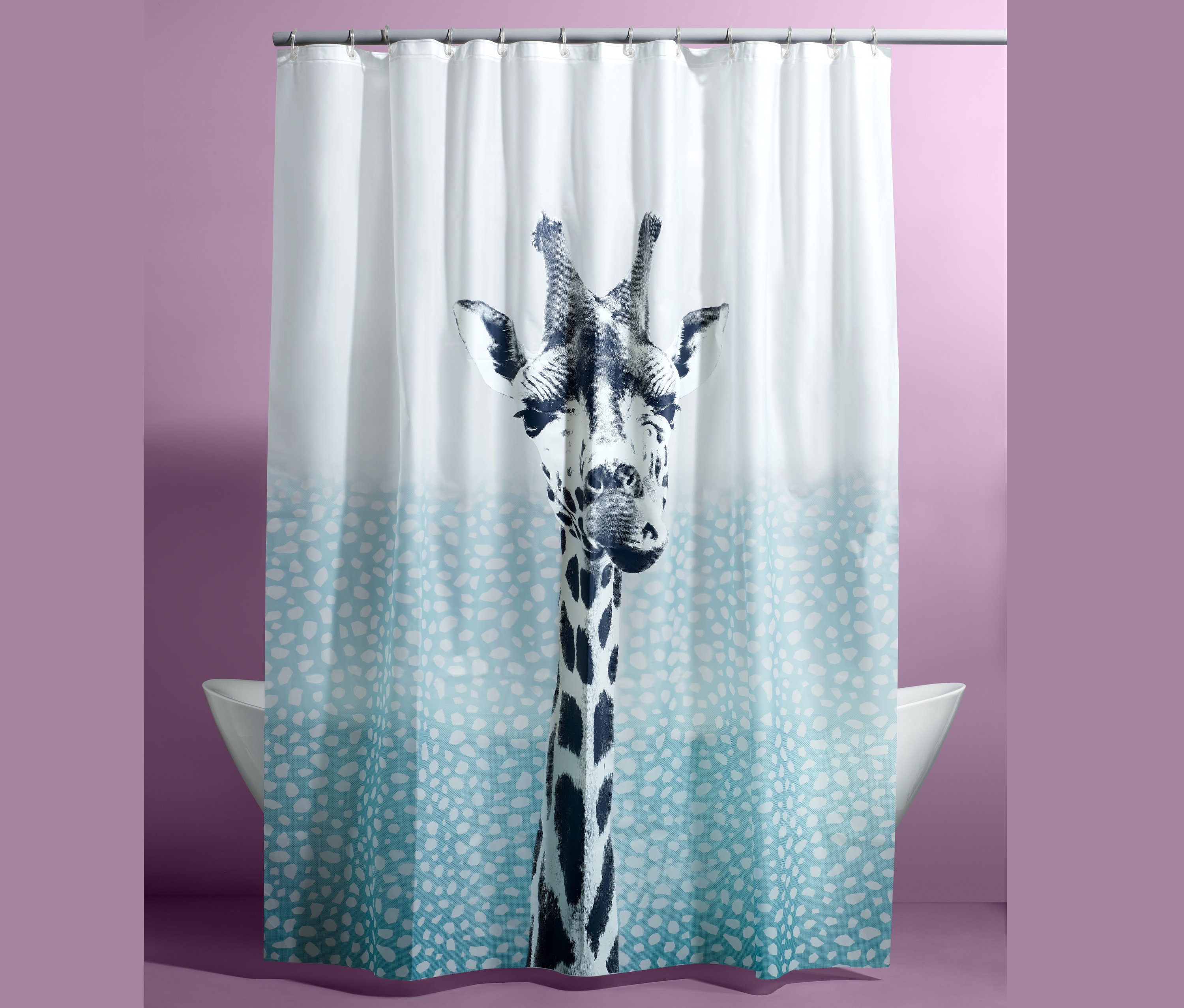 Zürafa desenli duş perdesi.