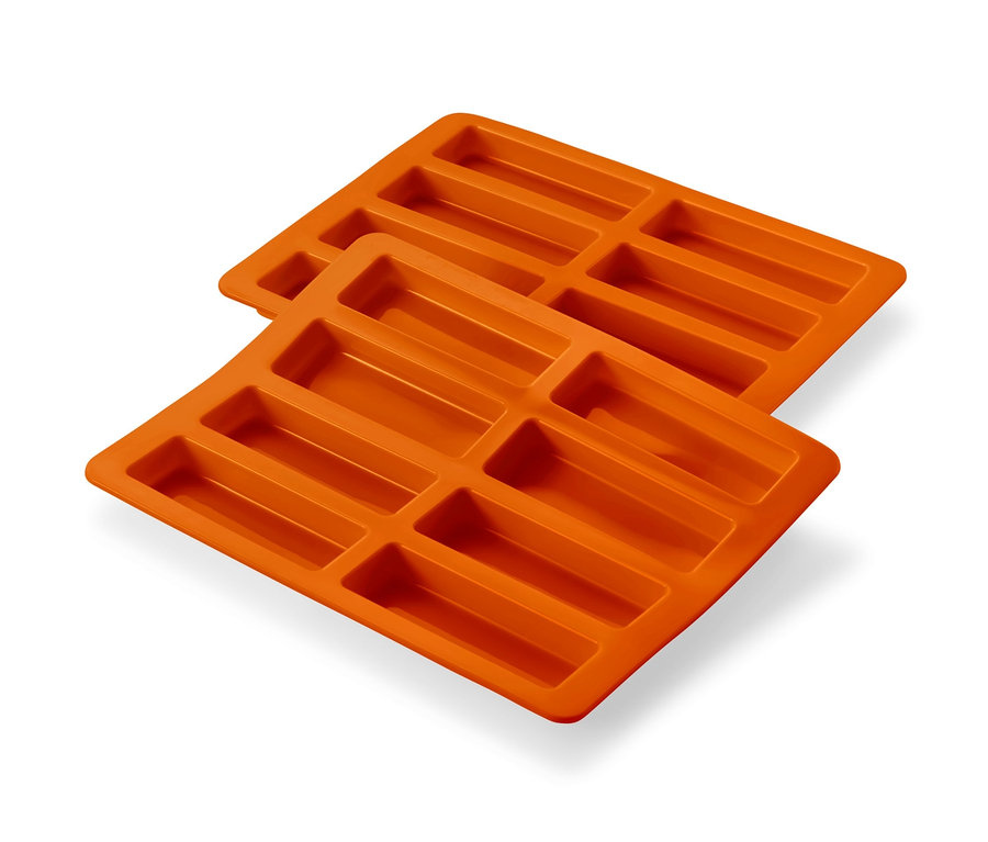 İki adet turuncu müsli bar pişirme kalıbı.