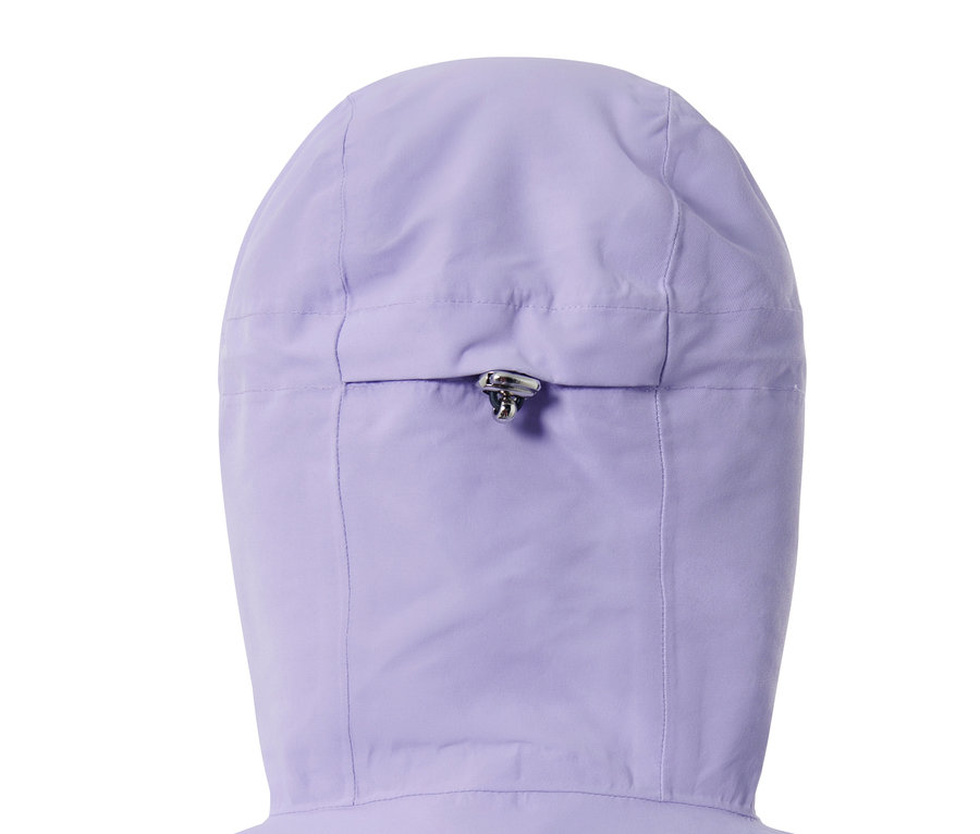 Kayak montunun kapüşonunun yakın çekimi.