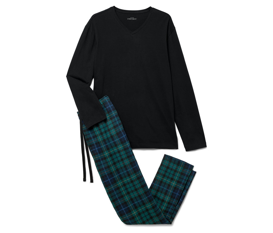 Siyah uzun kollu üst ve ekose pijama altı.