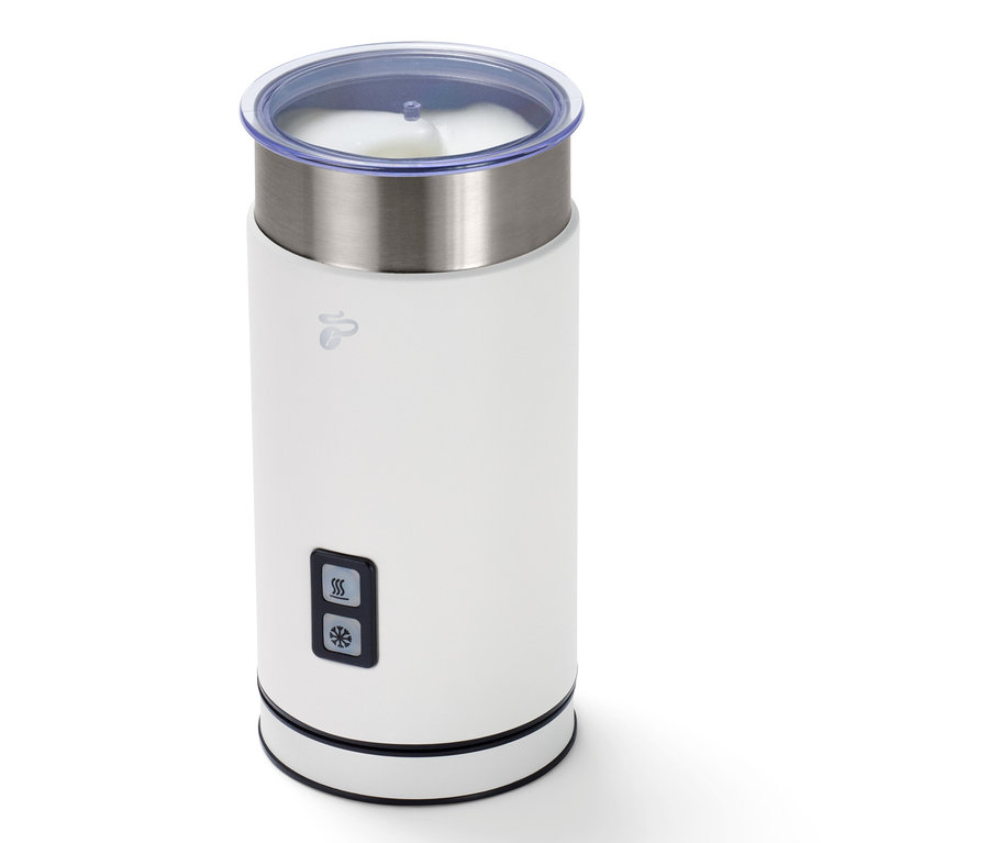 Beyaz bir elektrikli süt köpürtücü.