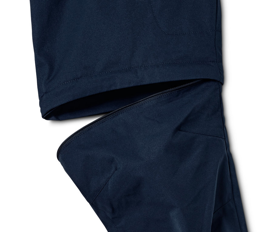 2'si 1 arada fonksiyonel pantolonun fermuarla çıkarılmış paçasının yakın çekim görüntüsü.