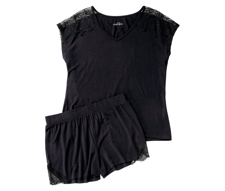 Omuz ve bacak kısımlarında dantel detayları bulunan siyah renkli shorty-pijama.