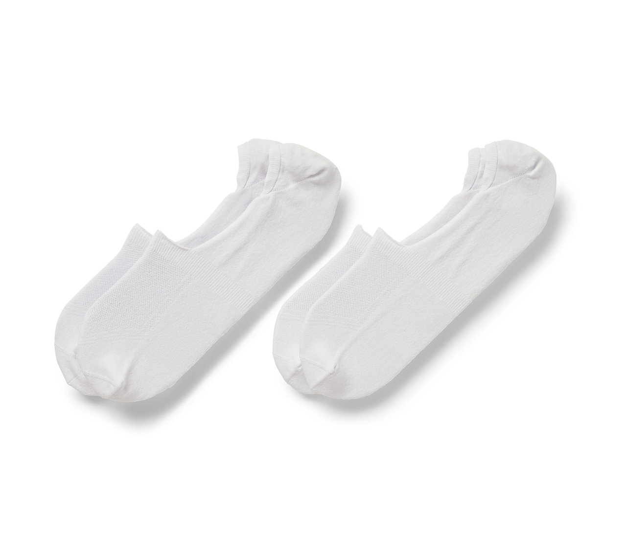 Beyaz bir arka planda iki çift beyaz babet spor çorabı.