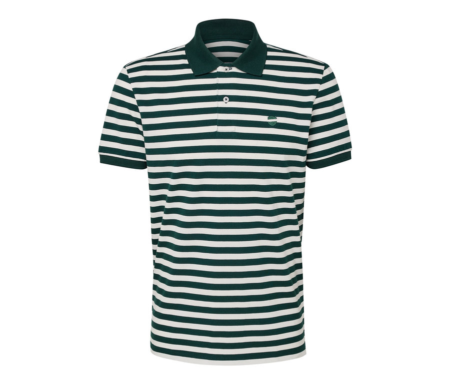 Yeşil ve beyaz yatay çizgili pike polo tişörtü.
