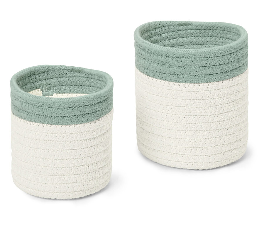 Biri küçük, biri büyük, her ikisi de beyaz ve açık yeşil pamuktan yapılmış iki saklama sepeti.