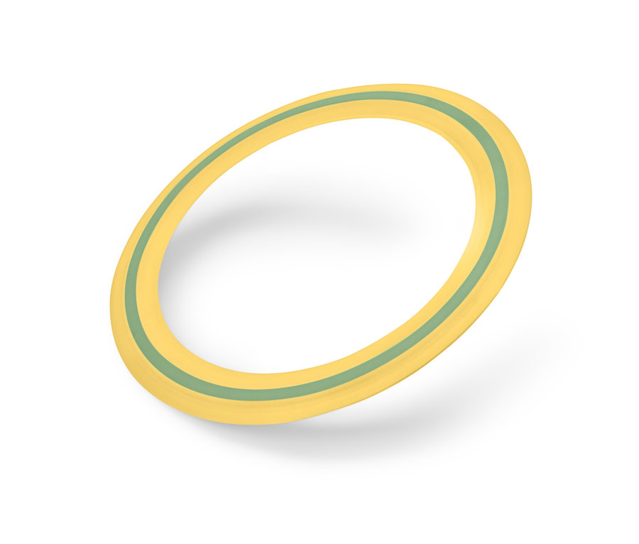 Beyaz arka planda yeşil şeritli sarı frizbi.