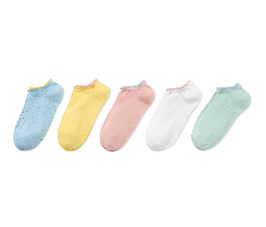 Mavi, sarı, pembe, beyaz ve yeşil renklerde beş çift organik pamuklu sneaker çorabı.